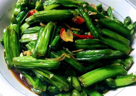 Check spelling or type a new query. Identik Dengan PKI, Ini Kandungan Gizi dan Manfaat Sayur ...