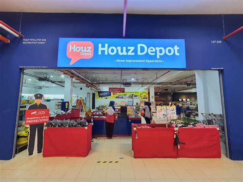 There are supermarkets, kfc restaurant, secret recipe restaurant, boat noodle restaurant, mr diy hardware store. KIPMALL Kota Warisan - KIPMALL