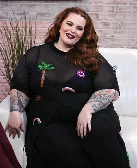 Plus Size Model Tess Holliday Takes Off More Than Just Her Makeup For
