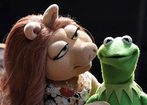 Kermit The Frog Has A New Girlfriend And He Reveals What Keeps