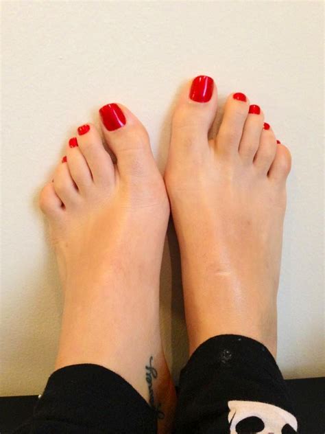 Kelly Thiebauds Feet