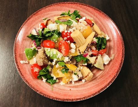 Salată Cu Quinoa și Porumb Inspirată De Jamie Oliver