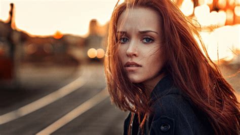 Baggrunde ansigt Kvinder udendørs rødhåret model portræt