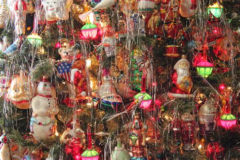 Christmas ornaments canada are celebration essentials that you must opt for if you desire superior decoration during the holidays. Merry Kitschmas Canada! - Kitschy Christmas Ornaments