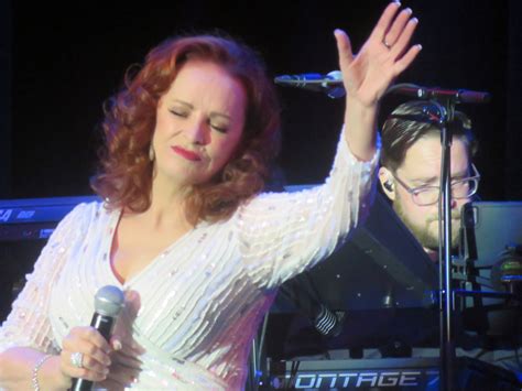 Sheena Easton Brings Memorable Hits To Stage At Savannah Center