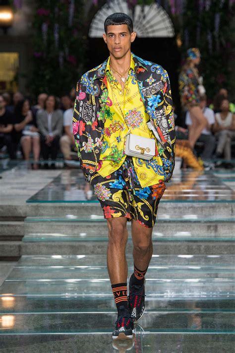 2019 (mmxix) was a common year starting on tuesday of the gregorian calendar, the 2019th year of the common era (ce) and anno domini (ad) designations, the 19th year of the 3rd millennium. VERSACE SPRING SUMMER 2019 MEN'S COLLECTION | The Skinny Beep