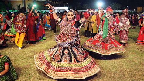10 Most Famous Folk Dance in India | 10 Tips - 10Tips.in
