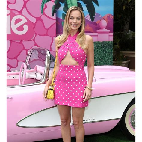 مارجو روبي وتحدي إطلالات Barbie تنوع مذهل بعيد عن الوردي التقليدي مجلة هي
