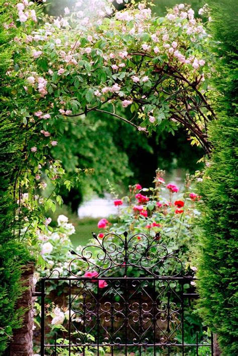 Bienengarten, klein 316.00 chf 395.00 chf. Romantische Gärten - Gartenzauber | Garten, Romantische ...