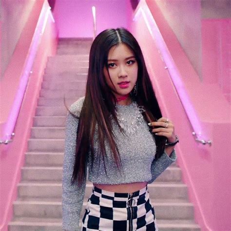 10 Dark Haired Blackpinks Rosé Moments That Will Make You Wish Shed