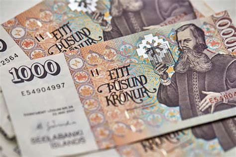 Wondering how expensive is iceland and much money would a trip to iceland cost? The Best Guide to Icelandic Currency for Travelers
