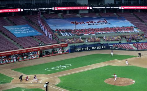 리그 명칭은 2014년까지 한국야구선수권대회 2였으나, 2015년부터 리그 브랜드 아이덴티티 통합을 위해 kbo 리그라는 브랜드로 재출범하게 되었다. 한국야구 보는 미국, 광적인 세상"…대만 언론의 질투"- 헤럴드 ...