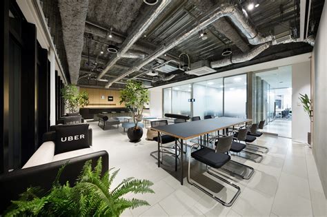 Uber Puddle 近代的なオフィスデザイン ショップのインテリア ホームオフィスのデザイン