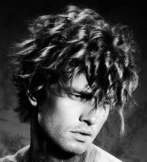 Check spelling or type a new query. Capelli lunghi uomo 2021: 100 tagli di tendenza per essere ...