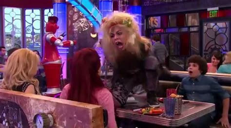 Dice Sam And Cat Kiss Shefalitayal