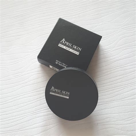 Mild cleansing bar made with charcoal gently washes off dirt and oil. Rachel Lim: April Skin magic snow cushion review (#23 ...