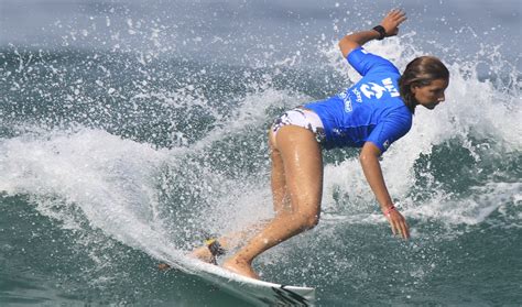 Brazils Maya Gabeira Conquers 68 Foot Wave And Guinness World Record The World From Prx