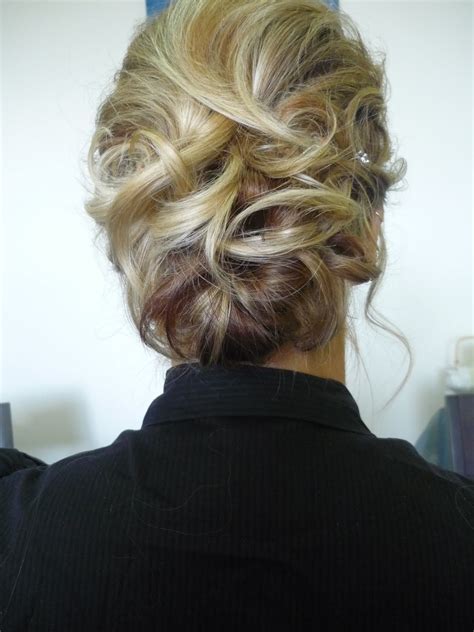 No matter your hair's texture, if it's long enough to tie together, there's a messy bun you can wear for any day or occasion. Never had a better day: Hair Flair