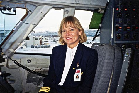 Tammie Jo Shults Is A Hero Pilot But Few Women Get That Chance To Fly