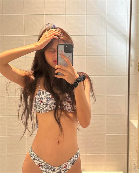 BLACKPINK's Lisa Loves to Rock a Bikini! See Bathing Suit Photos | J-14