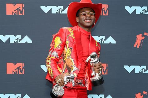 lil nas x becomes first lgbt artist to win song of the year at vmas