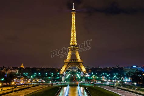 Eiffel Tower Pickawall