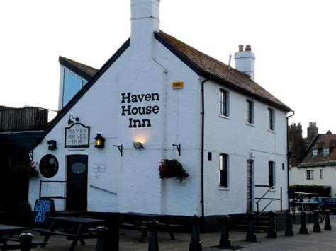 What heaven means in welsh, heaven meaning in welsh, heaven definition, examples and pronunciation of heaven in welsh language. Things to do in Mudeford