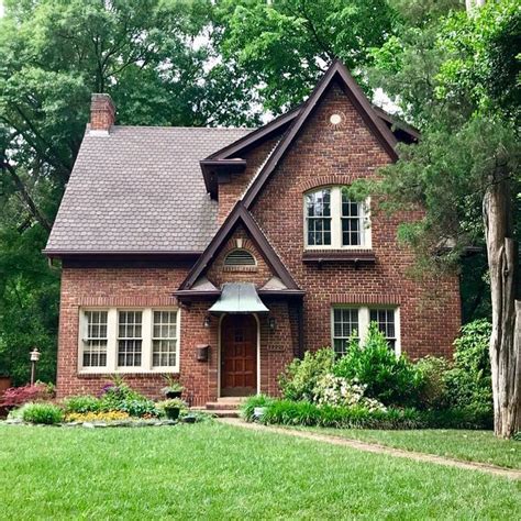 Ive Always Loved This Cozy Brick House In Elizabeth House Charlotte Architecture Brick