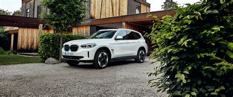 Changing lanes is the official podcast of bmw. De eerste volledig elektrische SUV van BMW is er!