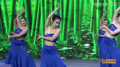 【youtube ダンサー】ダンスする中国の学生の乳首チラ ぬきだん