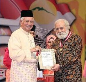 (terjemahan oleh karsidjo djojo suwarso). Maharum Bugis Syah (MBS): Pro Dr Syed Muhammad Naquib Al ...
