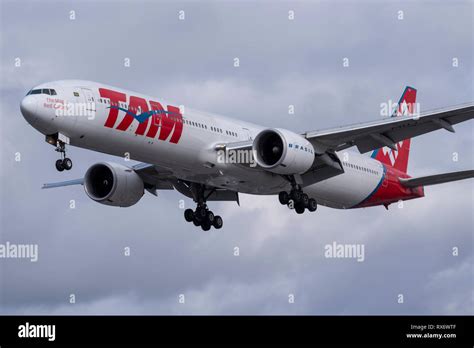 Latam Airlines 777 Jet Airliner Hi Res Stock Photography And Images Alamy
