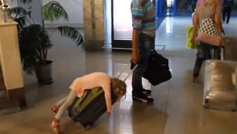 Moments At Airports That Caused Such A Stir People Couldn T Help But Stare