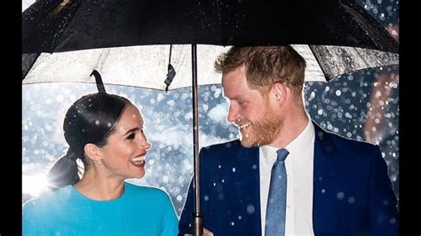 Fans Gush Over Prince Harry And Meghans Rain Pictures Youtube