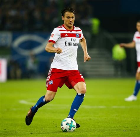 Albin ekdal is a sweden nationality. Fußball: Ekdal-Abgang wohl fix: "Sehr glücklich, wieder in Serie A zu spielen" - WELT
