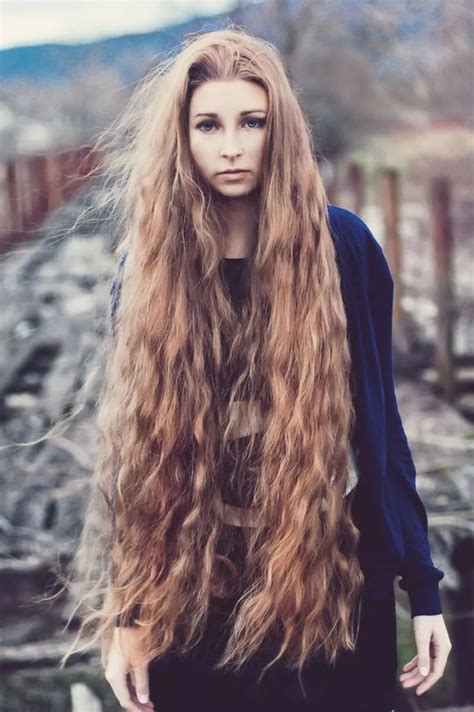 Как выглядит женщина с длинными волосами 98 фото