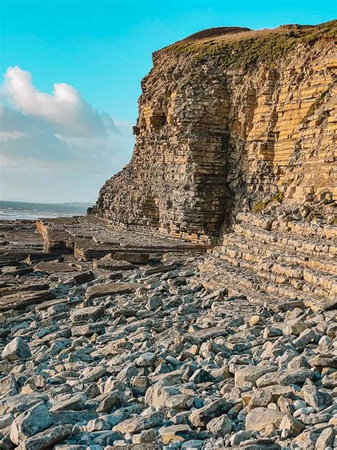 Dunraven Bay Sedimentary Layers Of Rock Castle Tower Castle Ruins