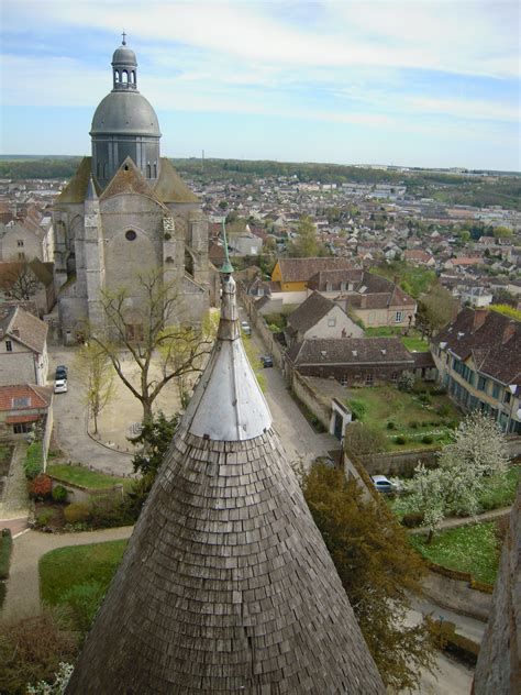 Plus de 100 vins à désignée cave suisse de l'année à deux reprises, en 2008 et 2013, provins élabore des vins de grande qualité. Provins | Le Michaux