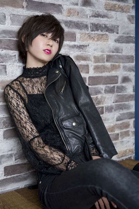 In addition to his solo work. 美人すぎるYouTuber・ゆきりぬ、フォトブックが乃木坂46、有村 ...