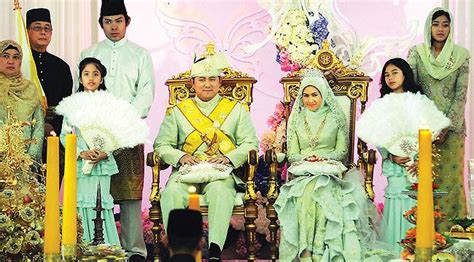 Min bo ha punya rahasia besar yang harus ia jaga dari putra mahkota yang dinikahinya karena terpaksa. MAJLIS PERKAHWINAN DIRAJA ISTANA KELANTAN - TOK KUTAN