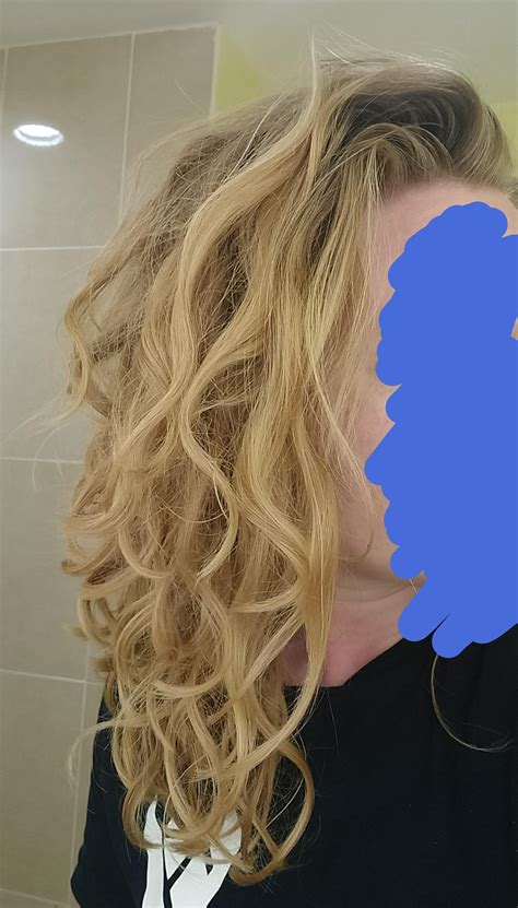 Wait at least 24 hours to wash your hair after getting it colored. This is my hair after not washing it in Cuba for ~4 days ...