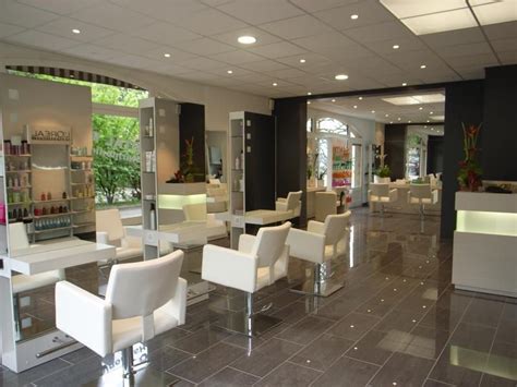 Maybe you would like to learn more about one of these? Idee Deco Salon De Coiffure : Coiffeurs et salons de ...