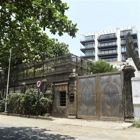 Mannat Shahrukh Khans House Of Iconic Fame And A Tourist Spot Lbb