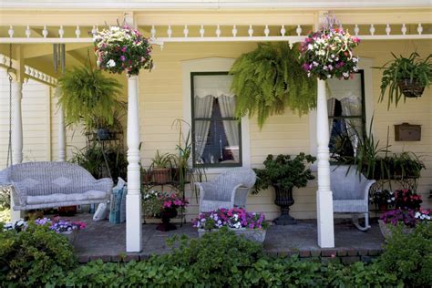 22 Front Porch Garden Ideas (Photos)