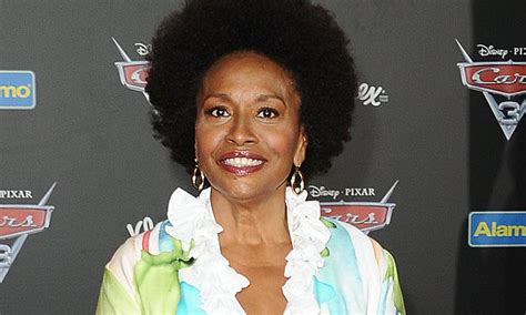 Black Ishs Jenifer Lewis Opens Up About Sex Addiction Daily Mail Online