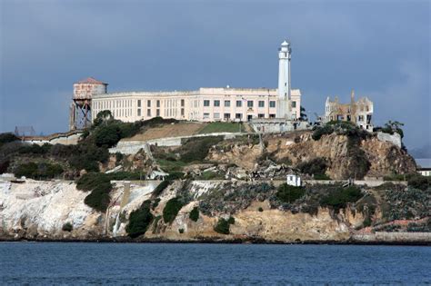 Alcatraz island is located in san francisco bay, 1.25 miles offshore from san francisco, california, united states. Alcatraz Island | 2theworld.nl