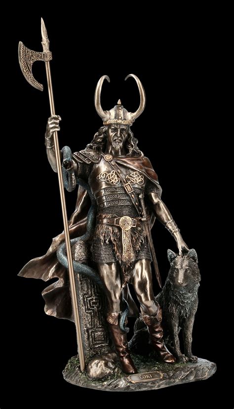 Loki (auch altnordisch loptr, hveðrungr) ist eine figur aus der nordischen mythologie, besonders aus der eddischen dichtung des snorri sturluson bekannt. Loki Figur - Germanischer Gott mit Fenriswolf | Veronese ...