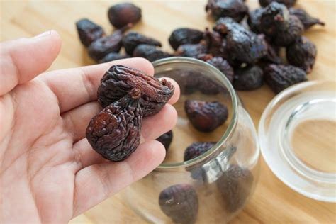 How To Make Dried Figs From Fresh Ones Dried Figs Wine Recipes Cooking And Baking