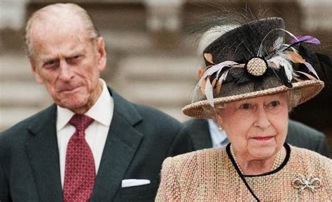 英国女王伊丽莎白二世（queen elizabeth ii）在葬礼上向丈夫菲利普亲王告别。 乔治教堂（st george's chapel）的皇家墓穴。 参加仪式的还有包括王储查尔斯（prince charles）在内的高级王室成员。 菲利普亲王葬礼开始前，英国全国默哀一分钟。 菲利普亲王 - 搜狗百科