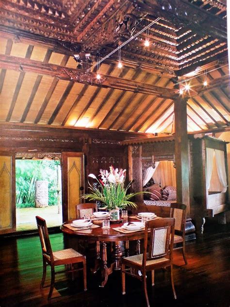 Berbeda dari contoh desain rumah gadang yang atap bagian teratasnya memiliki panjang yang sejajar dengan bagian bawah dengan lengkung menjulang lancip. Keistimewaan Desain Rumah Joglo